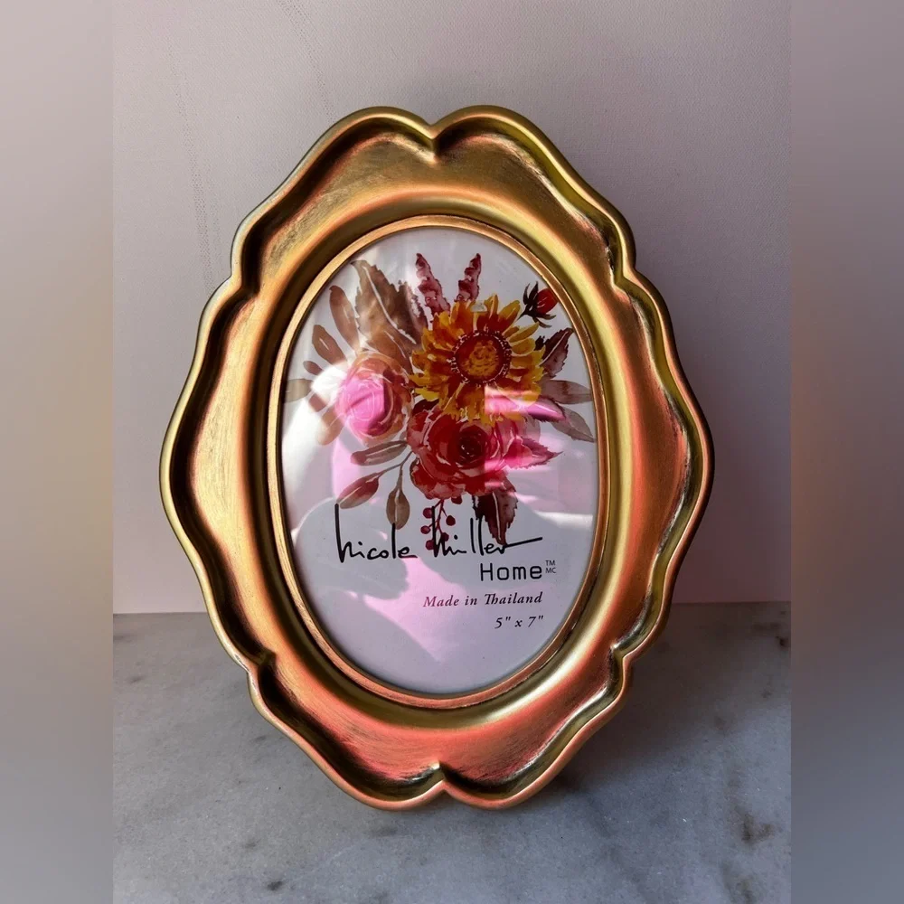 Nicole Miller sophisticated oval